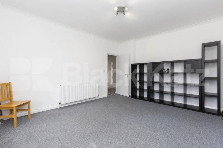  2 bedroom property close to amenities and dalston overground Dalston Lane, Dalston